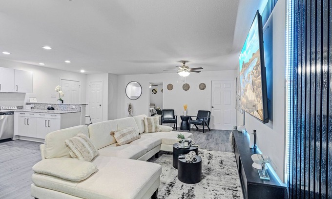 Grand Prairie House | 4 bd/2 ba Near AT&T stadium, TX Live! Six Flags, Globe Life