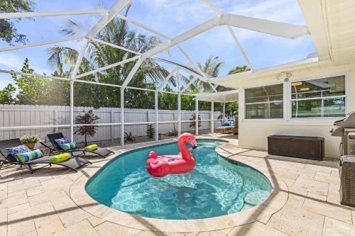 Central Naples House | Relaxing 4 BDR Pool Oasis in Tropical Naples