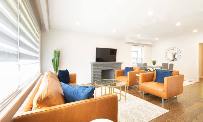 Willowdale House | Relaxing Home with Spa Room near Yonge & Finch