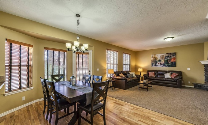 Meridian House | Prime Location: 4 Bdrm Home with Spa & Breakfast
