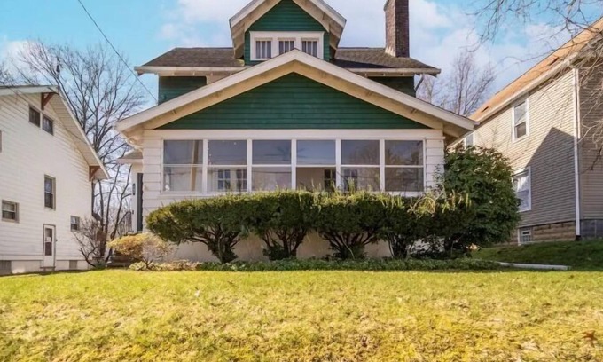 West Akron House | 4 Bdrm in Highland Square, Akron