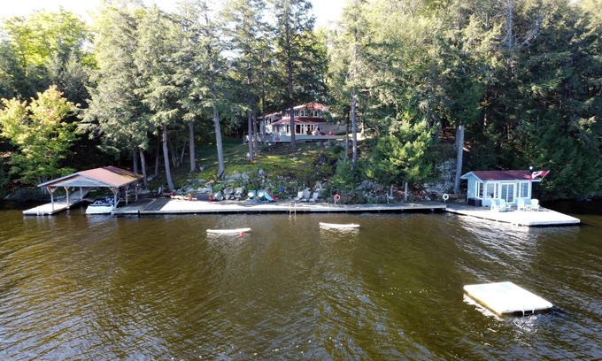 Bracebridge Cottage | Discover a Lake Muskoka Retreat with Hot Tub & Pool Access