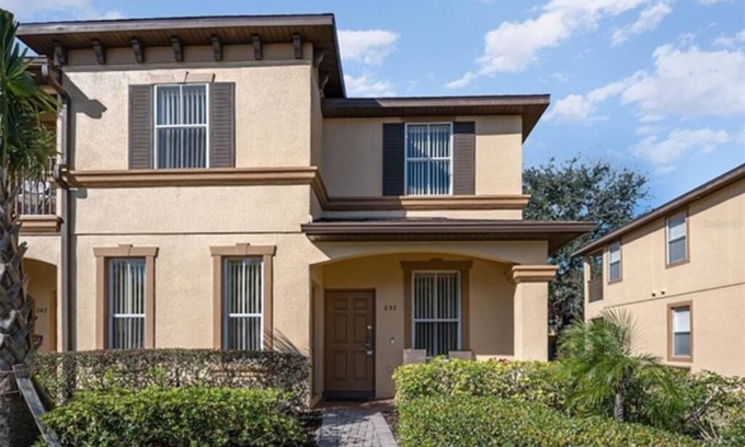 Regal Palms House | Family-Friendly 4-Bedroom Townhouse Near Disney & Pool