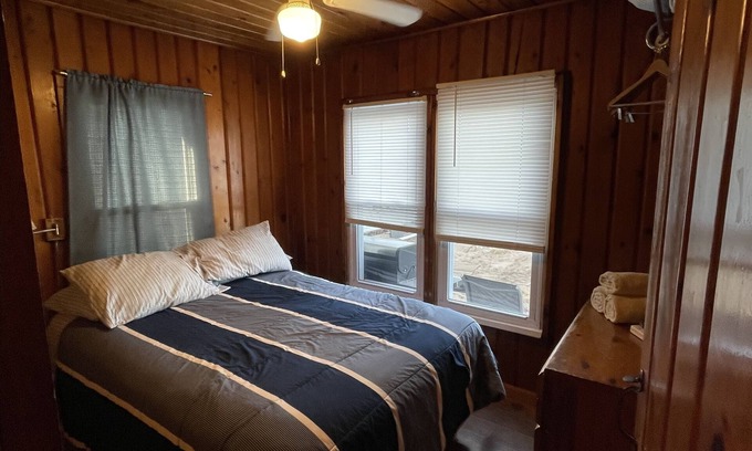 Au Sable Charter Township Cabin | Cozy Beachfront Cabin at Miami Beach Resort - Rated 9.2/10
