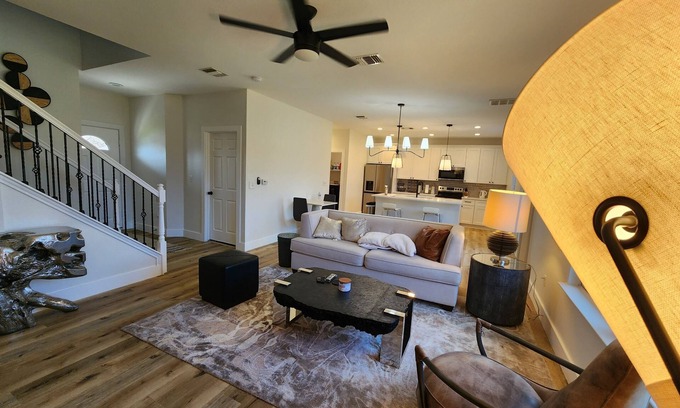 Stony Ridge North House | Family-Friendly 4 Bed House Just 9 Minutes from Airport
