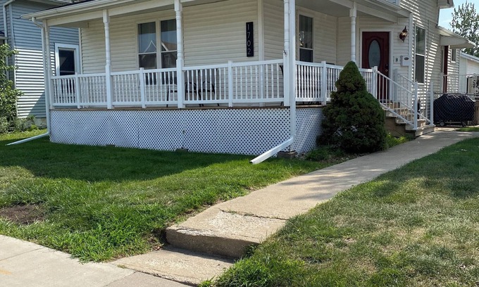 Southwest Area House | Pet-Friendly Retreat with Pool & Spa in Cedar Rapids