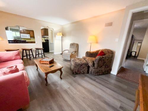 Anchor Bay Harbor Apartment | Family-Friendly 4 Bed, 2 Bath Upper Flat for Your Stay