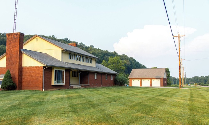 Warsaw House | Inviting Getaway: 4 Bed Home with Private Pool & High Rating