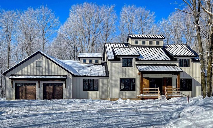 The Blue Mountains Ski Chalet | Relaxing Retreat: 4 Bed Home Near Blue Mountain Awaits!