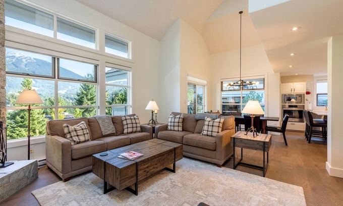 Whistler Cay Heights House | Stunning 4 Bed Townhouse with Mountain Views and Hot Tub