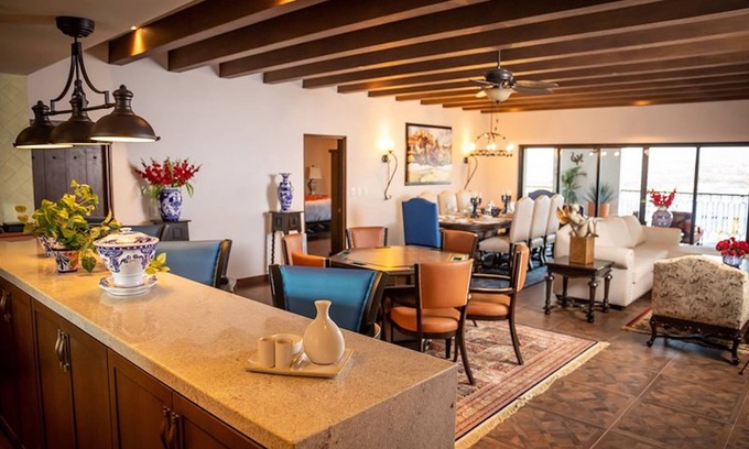 Los Cabos Condo | Exceptional Oceanfront Condo with Balcony & Top Amenities