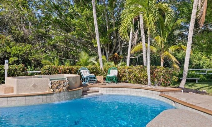 Biggar House | Modern 4-Bedroom Retreat with Pool, BBQ and Pet-Friendly