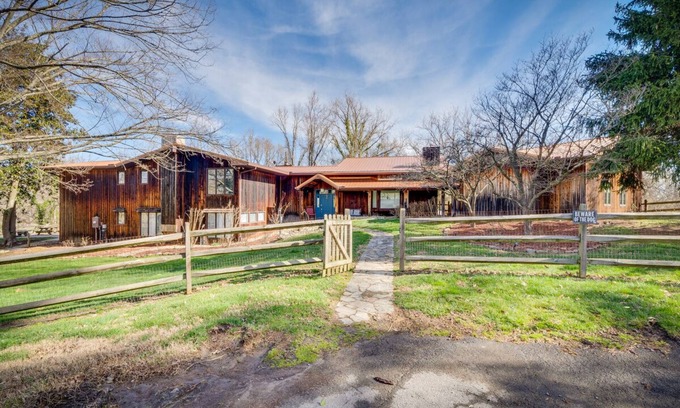 Kingsport House | Relaxing 4-Bedroom Retreat with Pool and River Views