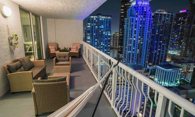 Brickell Apartment | Boho Condo with Ocean Views and Private Pool - Rated 10/10