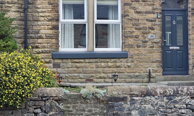 Buxton House | Family-Friendly 4-Bed Cottage with Kitchen Amenities