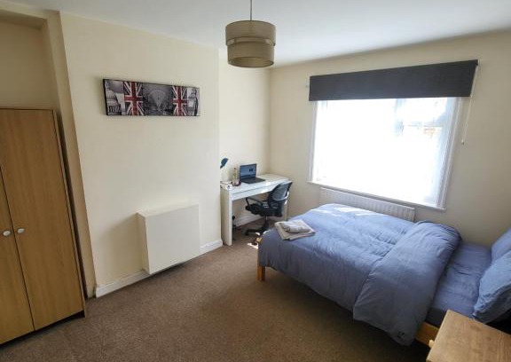 Acresford House | Spacious Family Home Near Warwick Uni with Parking