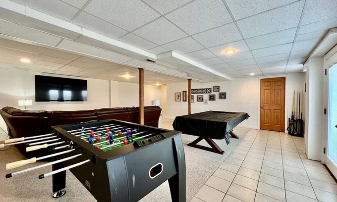 West Chester House | Quiet 4-Bed Home with Pool and Breakfast included