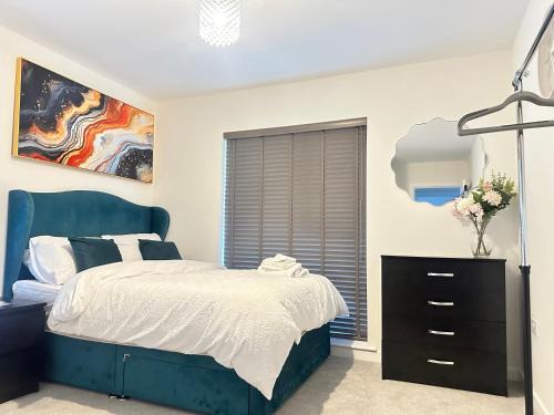 Wolverhampton House | 4 Bed House - Sleeps 7 - Pets - Parking - Wifi