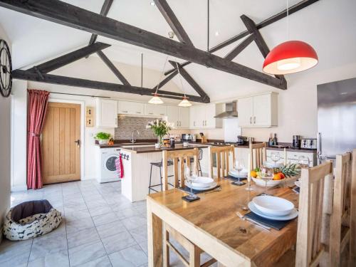 Chathill House | Family-Friendly 4 Bed Retreat in Beadnell, Pet Welcome!