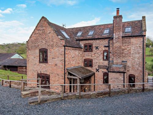 Billingsley House | Family-Friendly 4 Bed Retreat in Bewdley - Pet Friendly!