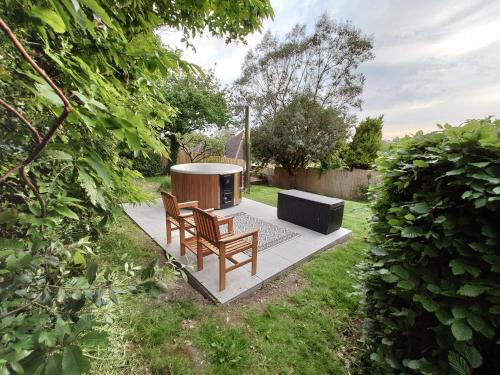 Bexhill-on-Sea House | Cozy 4-Bed Retreat in Bexhill on Sea with Hot Tub