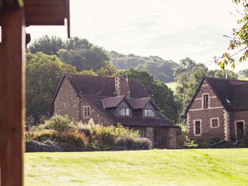 Halmonds Frome House | Family-Friendly 4-Bedroom Retreat in Bishops Frome