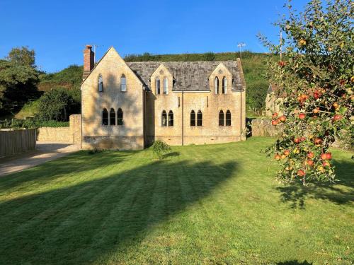 West Compton House | Family-Friendly 4-Bed Retreat in Beautiful Bridport