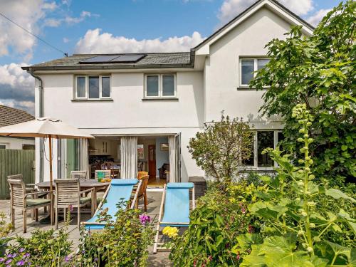 Bude House | Family-Friendly 4-Bed Hotel in Bude with Hot Tub Access