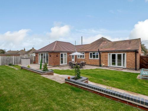 Chapel Saint Leonards House | Pet-Friendly 4-Bed Retreat in Chapel St. Leonards