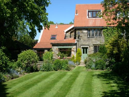 Goathland House | Pet and Child-Friendly 4-Bed Stay in Scenic Goathland