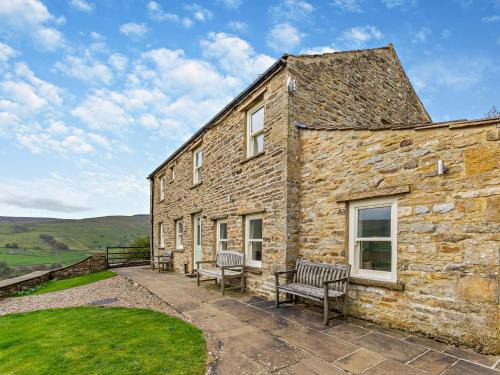 Fremington House | Family-Friendly 4-Bedroom Retreat in Low Row