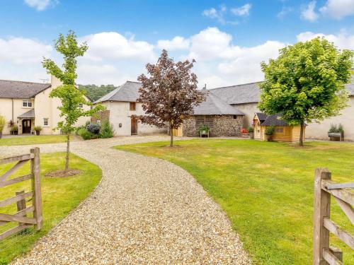 Umberleigh House | Family-Friendly 4-Bed Getaway in Scenic Umberleigh