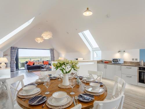 Westleigh House | Relaxing 4-Bed Retreat in Westward Ho with Hot Tub