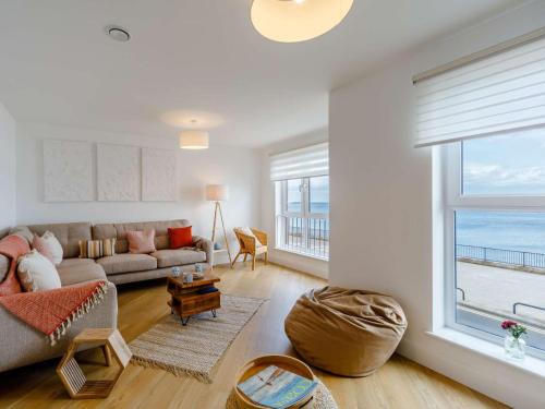 Whitley Bay House | Spacious 4-Bed Retreat in Whitley Bay for Families