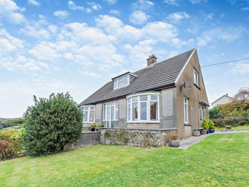 Wiseman's Bridge House | Family Retreat: 4 Bed Accommodation in Wisemans Bridge