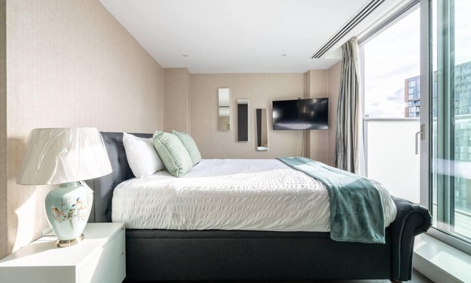 Canary Wharf Apartment | Elegant 4-Bed Duplex Penthouse in Vibrant London