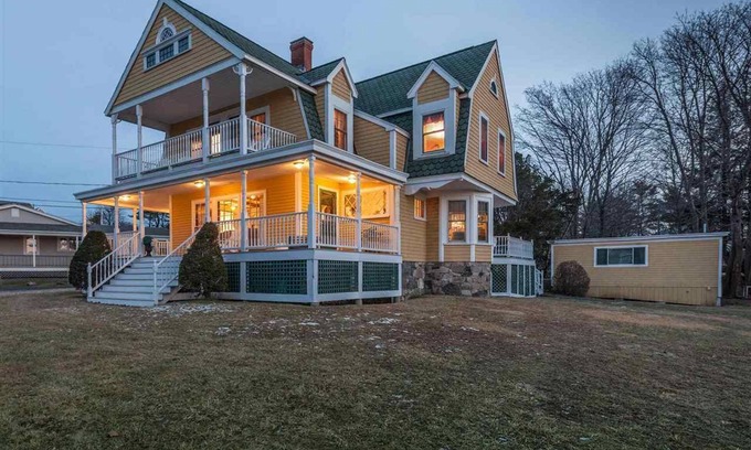York Beach House | Spacious Family Retreat with Hot Tub Near Short Sands Beach