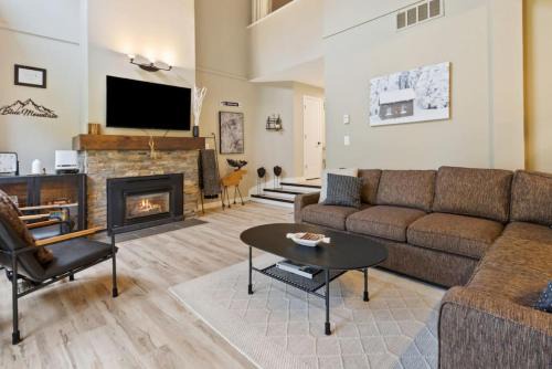 The Blue Mountains House | Inviting 4-Bedroom Blue Mountain Condo with Sauna & Golf Access
