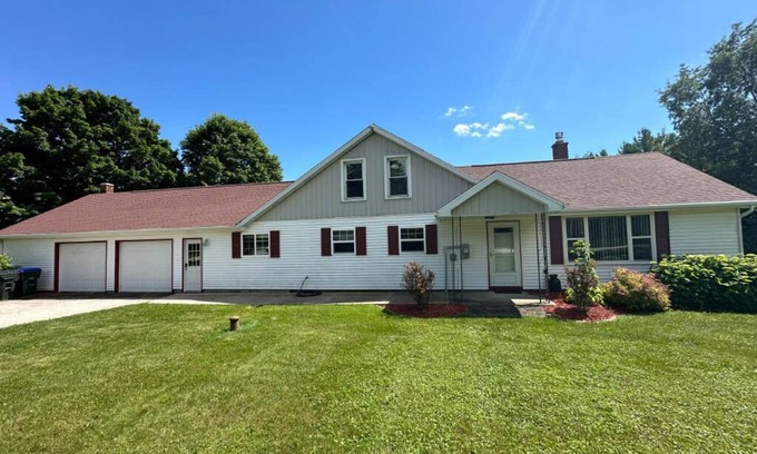 Fish Creek House | Exclusive 4 Bedroom Retreat with Ocean View in Fish Creek