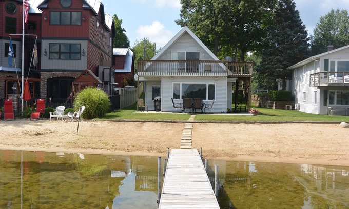Kendall House | Family Retreat on Eagle Lake with Spa & Scenic Views