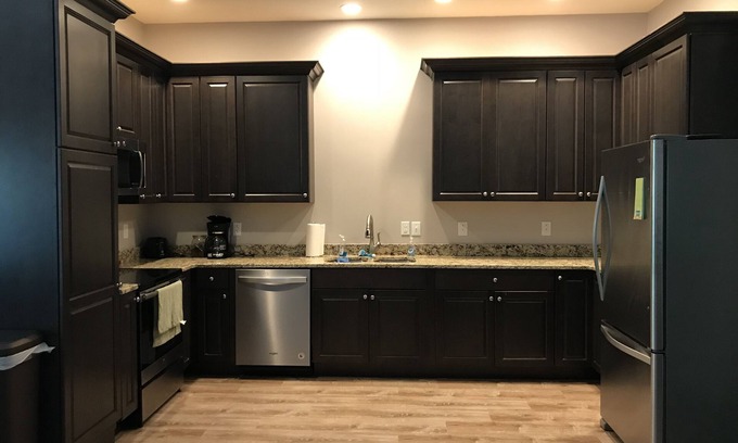Hardin House | Inviting 4 Bedroom Home Near Jonathan Creek & Kentucky Lake