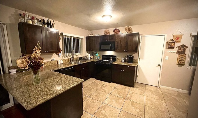 Sun Valley House | Spacious 4 Bedroom Retreat with Pool and Recording Studio