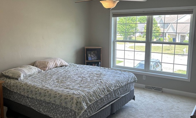 De Pere House | Family-Friendly 4 Bedroom House Near Lambeau Field