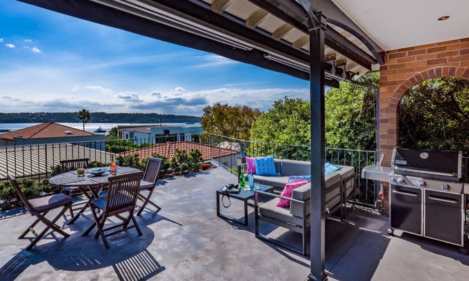 Vaucluse House | Scenic 4-Bedroom Home in Vaucluse with Harbour Views