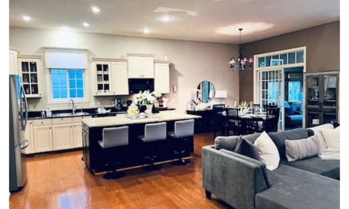 Westfield House | Executive 4-Bedroom Home with Pool & Two Kitchens