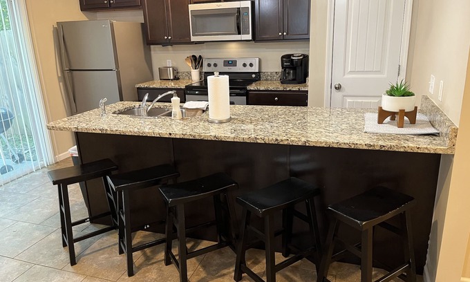 Columbia House | Family-Friendly 4 Bedroom Townhome with Breakfast Included