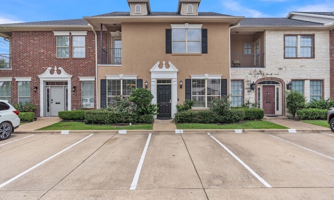 College Station Condo | 4-Bedroom, 4-Bath Condo in Charming College Station- 2.7 Miles From Campus