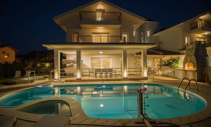 Dalyan City Center Villa | Accessible Villa with Private Pool & Jacuzzi - Guest Rated 10/10
