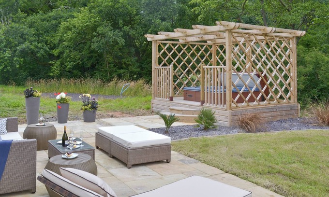 Cheriton Bishop Cottage | Spacious 4 Bedroom Retreat in Cheriton Bishop with Pool