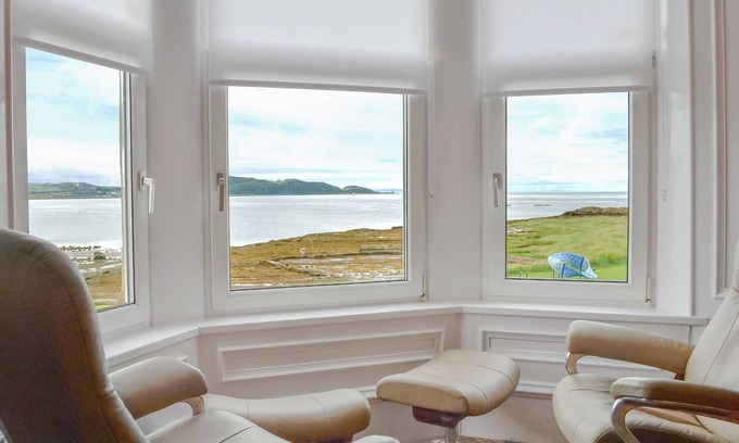 Millport Cottage | Pet-Friendly 4 Bedroom Getaway in Millport, Isle of Cumbrae
